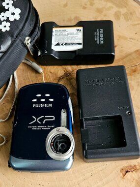 Fujifilm FinePix XP10 Digital Camera – (AS‑IS/FOR PARTS) – Battery + 2 Chargers